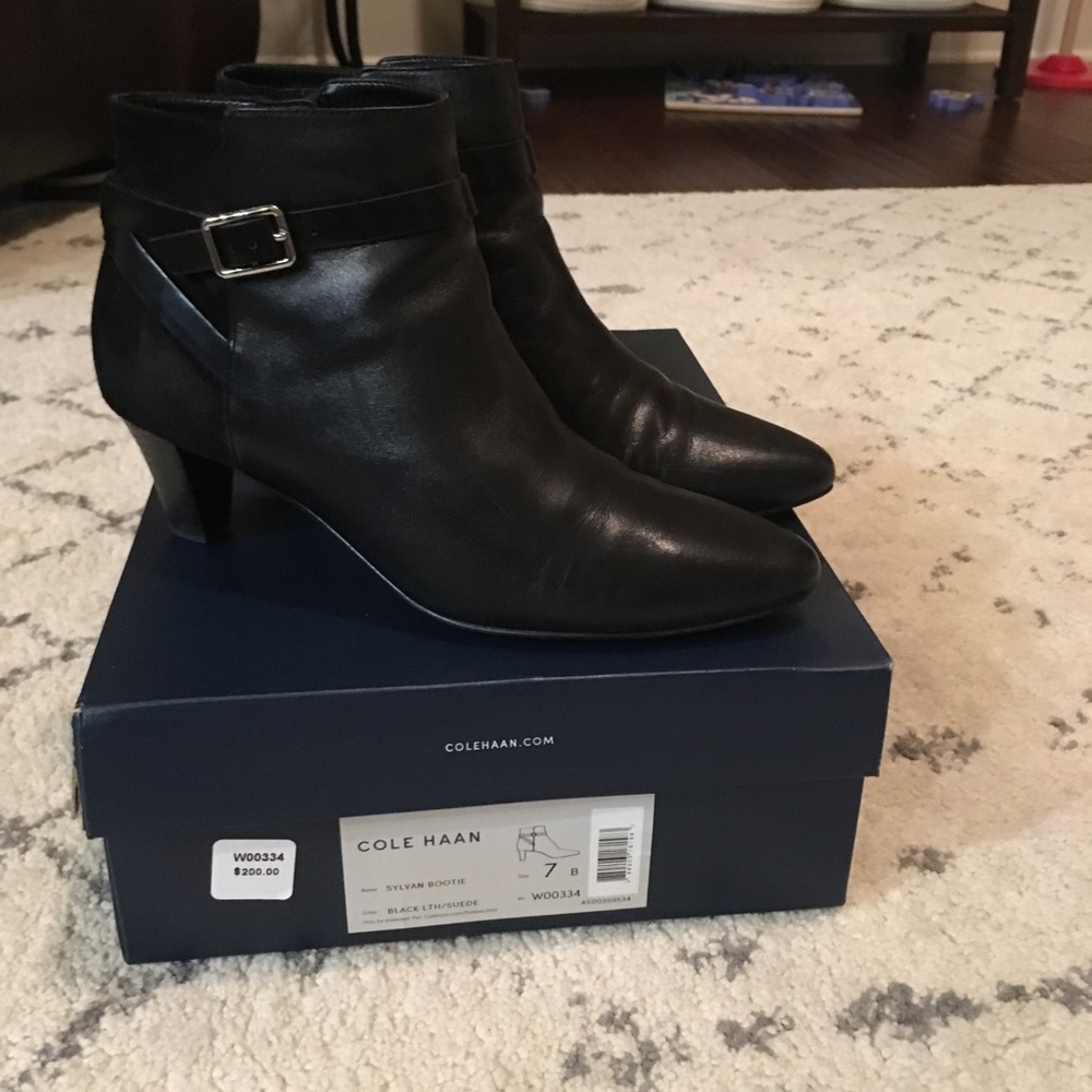 EUC Cole Haan Sylvan Booties - Black sz 7